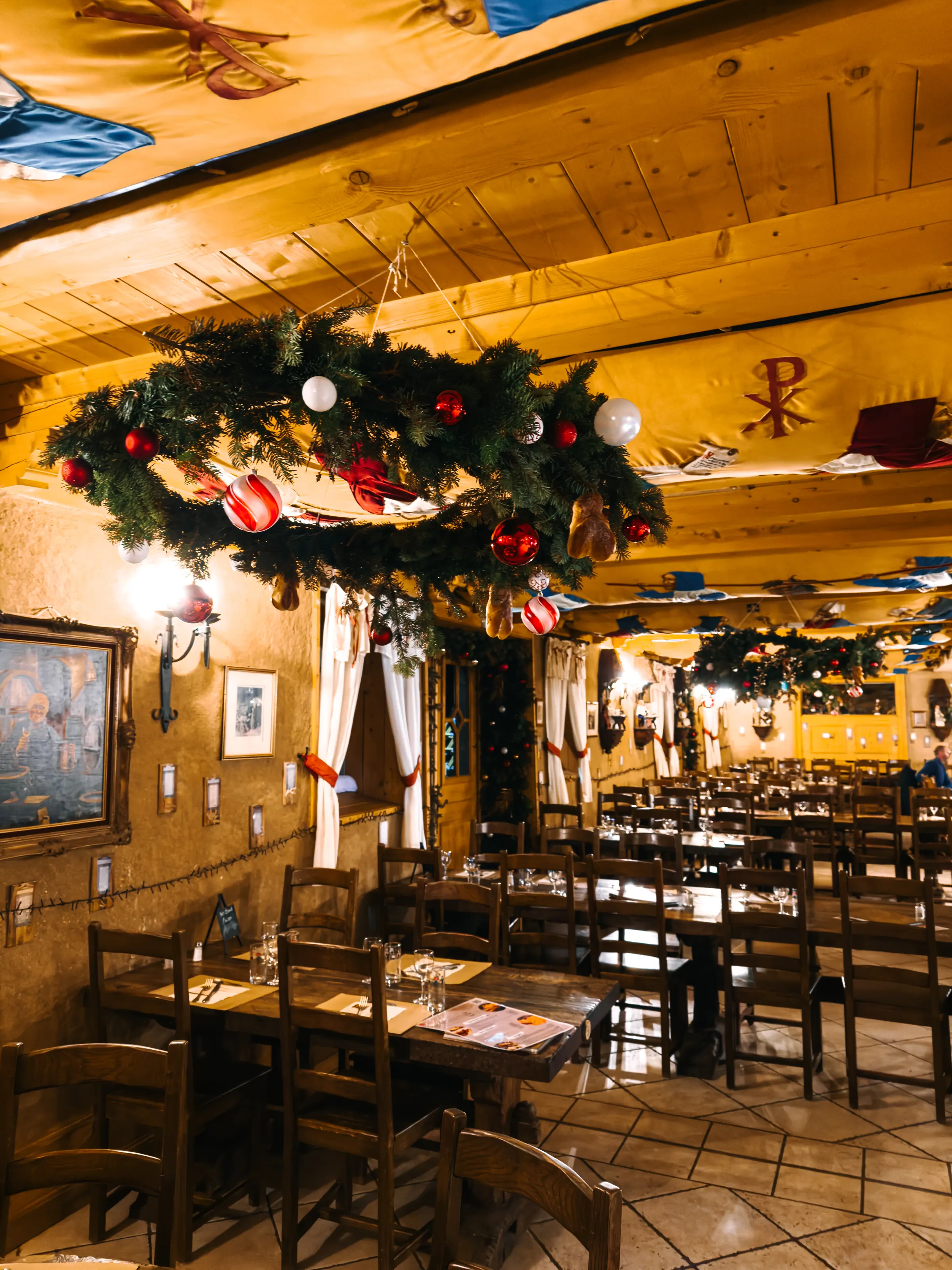 La salle décorée pour Noël
